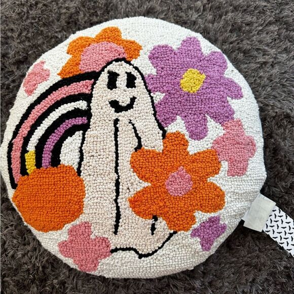 🎃 Cupcakes and Cashmere Halloween Decorative Pillow 👻 NWT - Picture 2 of 4